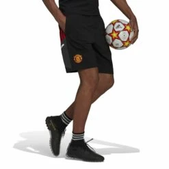 ADIDAS Short Manchester United Downtime Condivo 2022/23 -MACRON Verkaufsgeschäft adidas h64008 5 apparel on model walking view white