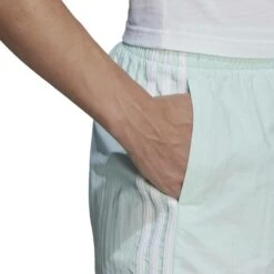 Gewebte Shorts Mit 3 Streifen Lockerer Schnitt Frau Adidas Essentials -MACRON Verkaufsgeschäft adidas hc9151 8 apparel on model detail view 2 white