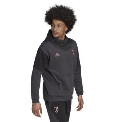 ADIDAS Sweatshirt Mit Kapuze Juventus Turin Travel 2022/23 13 ADIDAS Sweatshirt Mit Kapuze Juventus Turin Travel 2022/23 -MACRON Verkaufsgeschäft adidas hd8860 6 apparel on model walking view white
