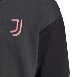 ADIDAS Sweatshirt Mit Kapuze Juventus Turin Travel 2022/23 14 ADIDAS Sweatshirt Mit Kapuze Juventus Turin Travel 2022/23 -MACRON Verkaufsgeschäft adidas hd8860 7 apparel on model detail view 1 white