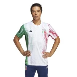 ADIDAS Prematch-Trikot Italie 2022/23 -MACRON Verkaufsgeschäft adidas hs9868 4 apparel on model standard view white