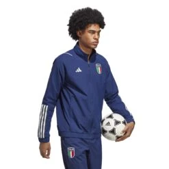 ADIDAS Trainingsjacke Italie Presentation 2022/23 -MACRON Verkaufsgeschäft adidas hs9872 7 apparel on model walking view white