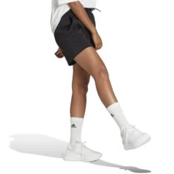 Shorts Für Frauen Adidas Future Icons Badge Of Sport -MACRON Verkaufsgeschäft adidas ht4711 5 apparel on model walking view white