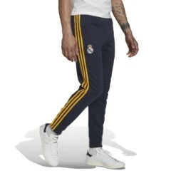 ADIDAS Jogginganzug Aus Fleece Mit 3 Streifen Real Madrid 2022/23 -MACRON Verkaufsgeschäft adidas hu1186 5 apparel on model walking view white
