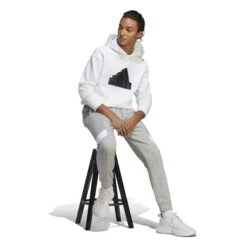 Jogging Adidas Essentials Colorblock 17 Jogging Adidas Essentials Colorblock -MACRON Verkaufsgeschäft adidas hy8685 5 apparel on model walking view white