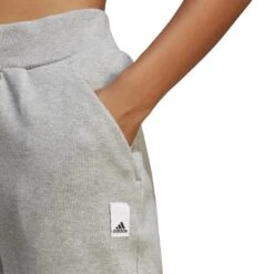 Jogginganzug Für Frauen Adidas Lounge -MACRON Verkaufsgeschäft adidas hz4371 7 apparel on model detail view 1 white