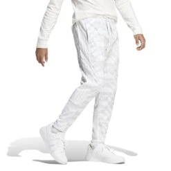 Jogging Adidas Tiro Suit-Up Lifestyle -MACRON Verkaufsgeschäft adidas ib8384 5 apparel on model walking view white