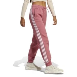 Jogginganzug Für Frauen Adidas 3-Stripes Future Icons -MACRON Verkaufsgeschäft adidas ib8532 5 apparel on model walking view white