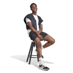 Short Cargo Adidas City Escape -MACRON Verkaufsgeschäft adidas ic6737 5 apparel on model walking view white