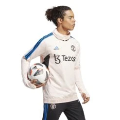 ADIDAS Sweatshirt Manchester United Condivo Pro 2022 -MACRON Verkaufsgeschäft adidas ij4847 6 apparel on model walking view white