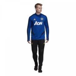 ADIDAS Sweatshirt Manchester United 2019/20 -MACRON Verkaufsgeschäft dx9036 on model standard outfit 2000x2000