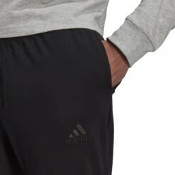 Hosen Adidas Essentials Single Tapered Elastic Cuff Logo -MACRON Verkaufsgeschäft gk8827 app on model detail 1 white