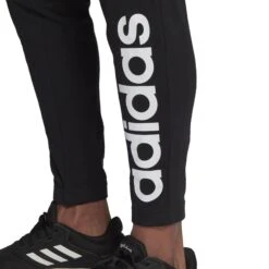 Hosen Adidas Essentials Single Tapered Elastic Cuff Logo -MACRON Verkaufsgeschäft gk8827 app on model detail 2 white
