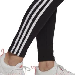 Damen-Leggings Adidas Essentials 3-Bandes -MACRON Verkaufsgeschäft gl0723 app on model detail 2 white