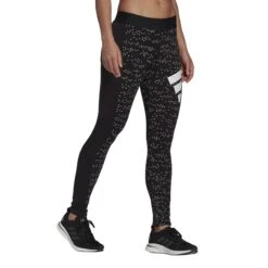Damen-Leggings Adidas Sportswear 3 Bar AOP -MACRON Verkaufsgeschäft gp9644 app on model walking white
