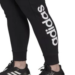 Hosen Für Frauen In Großen Größen Adidas Essentials French Terry Logo -MACRON Verkaufsgeschäft gs1363 app on model detail 2 white