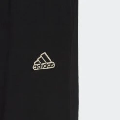 Short Adidas Essentials Feelcomfy French Terry -MACRON Verkaufsgeschäft he1815 app on model detail 3 white