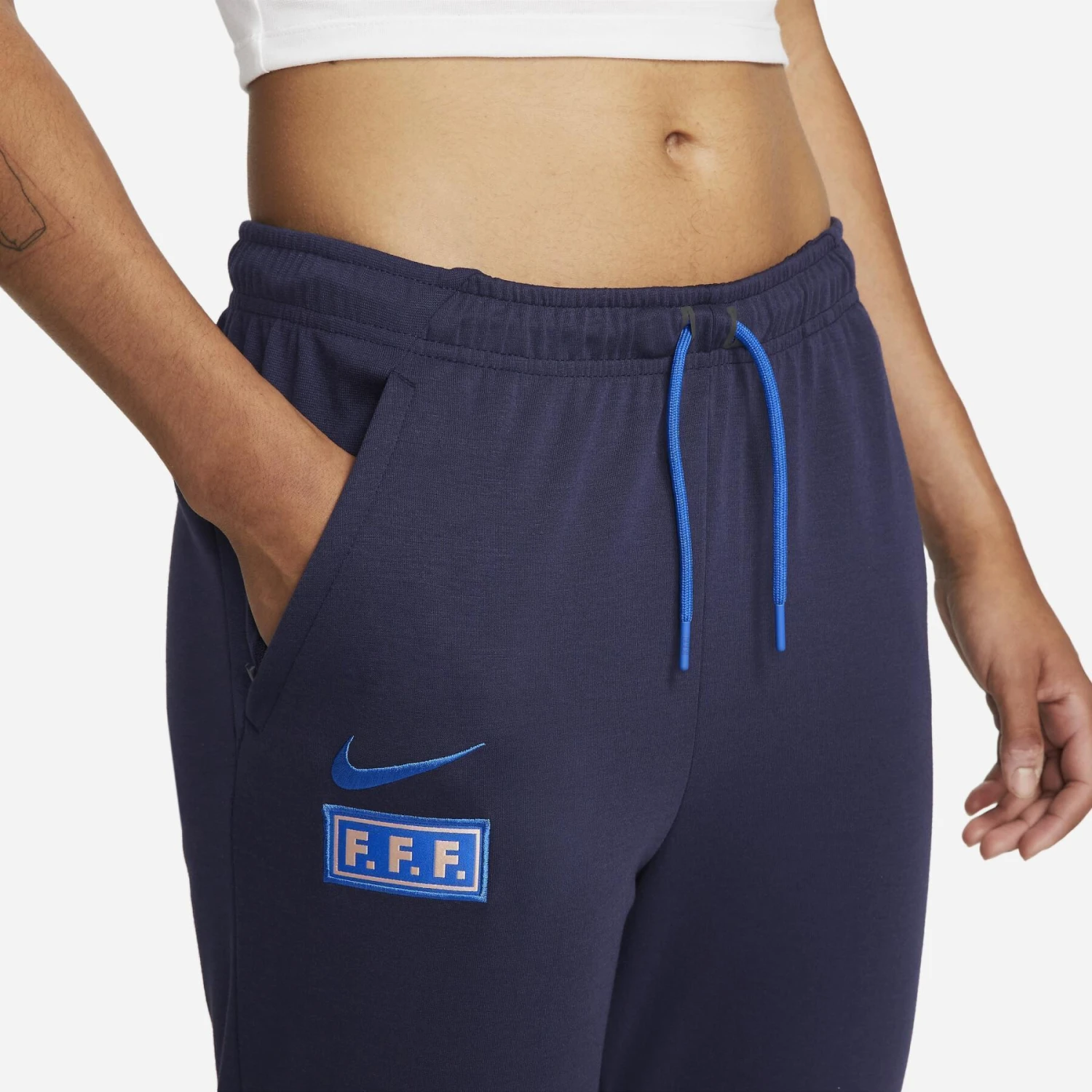 Nike Jogginganzug Für Frauen Frankreich Dri-FIT Travel 2022/23 3 Nike Jogginganzug Für Frauen Frankreich Dri-FIT Travel 2022/23 – Bild 3
