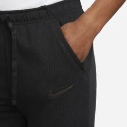 Nike Jogginganzug Für Frauen Pays-Bas Dri-FIT Travel 2022/23 7 Nike Jogginganzug Für Frauen Pays-Bas Dri-FIT Travel 2022/23 -MACRON Verkaufsgeschäft nike cw5242 010 c prem