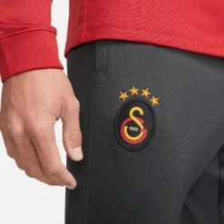 Nike Trainingsanzug Galatasaray Strike 2022/23 13 Nike Trainingsanzug Galatasaray Strike 2022/23 -MACRON Verkaufsgeschäft nike dj8479 629 phsym005 new