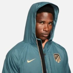 Nike Wintertrainingsjacke Atlético Madrid 2022/23 6 Nike Wintertrainingsjacke Atlético Madrid 2022/23 -MACRON Verkaufsgeschäft nike dn3108 058 phsym001 new